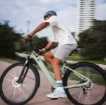 Vélo tout chemin électrique cadre bas E-ACTV 100 vert amande – Image 3