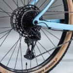 VTT cross country race 740 cadre carbone bleu recon – Image 5