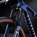 VTT tout suspendu ROCKRIDER XC cadre carbone RACE 940 S LTD Bleu – Image 14